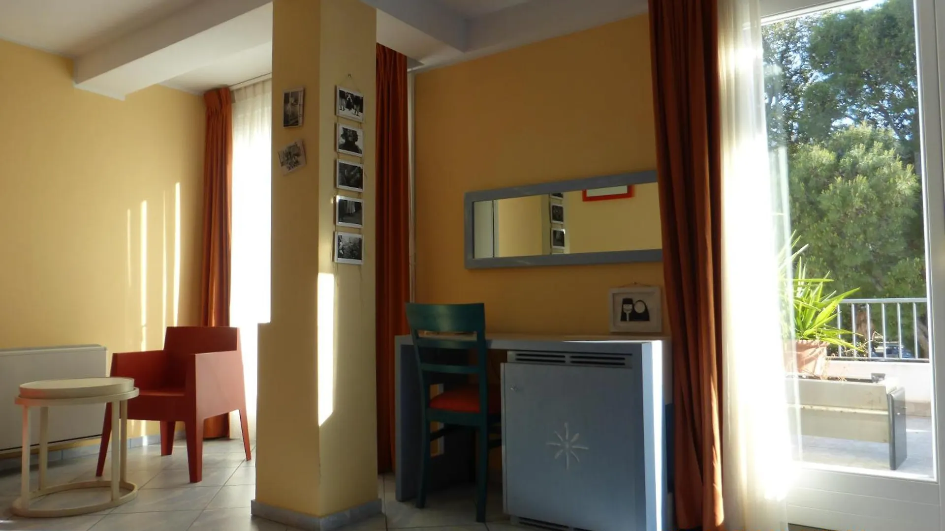 Hotel Chentu Lunas Cagliari 0*,  Italy